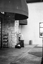 Load image into Gallery viewer, Alien Casino 35mm HP5