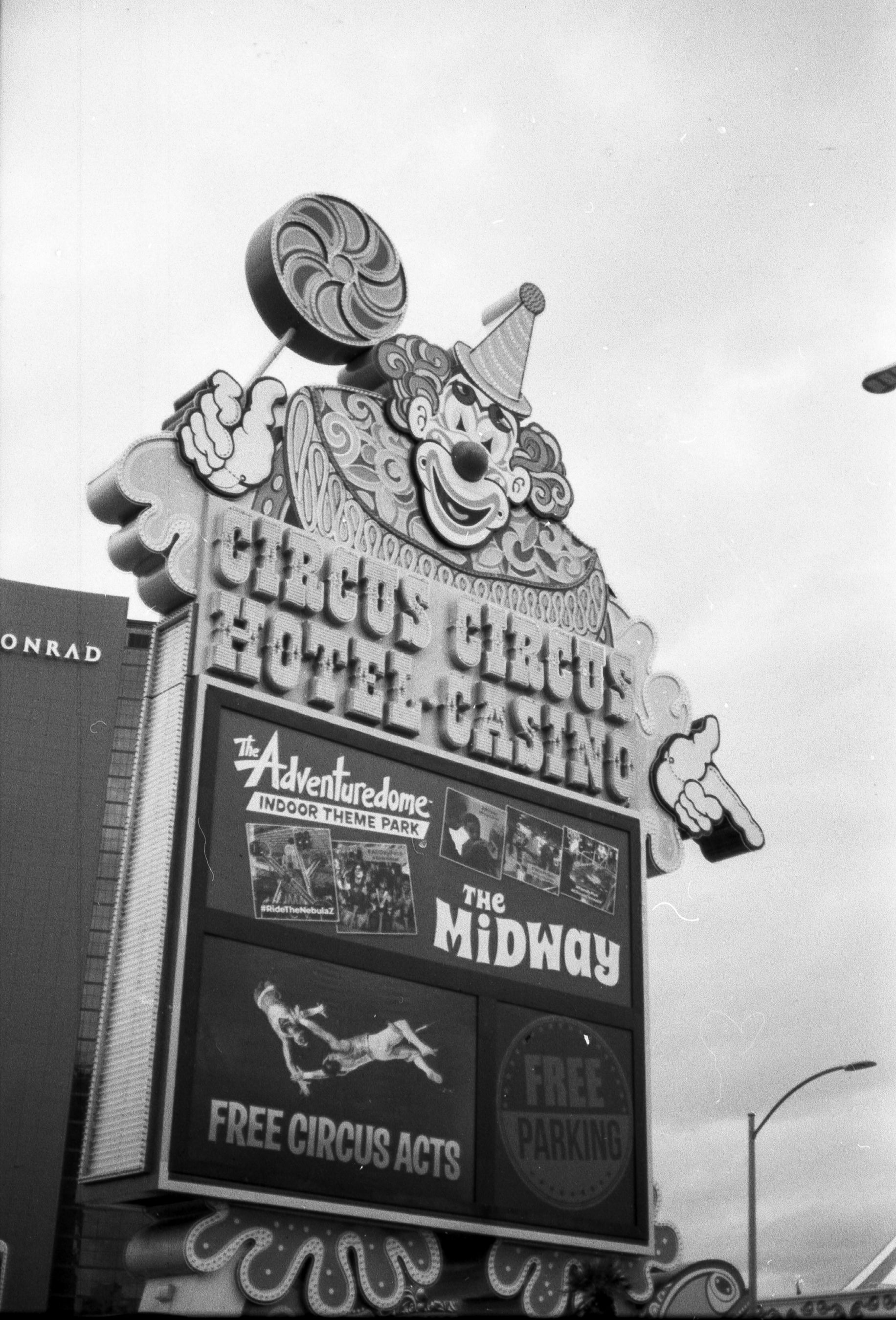 Alien Casino 35mm HP5