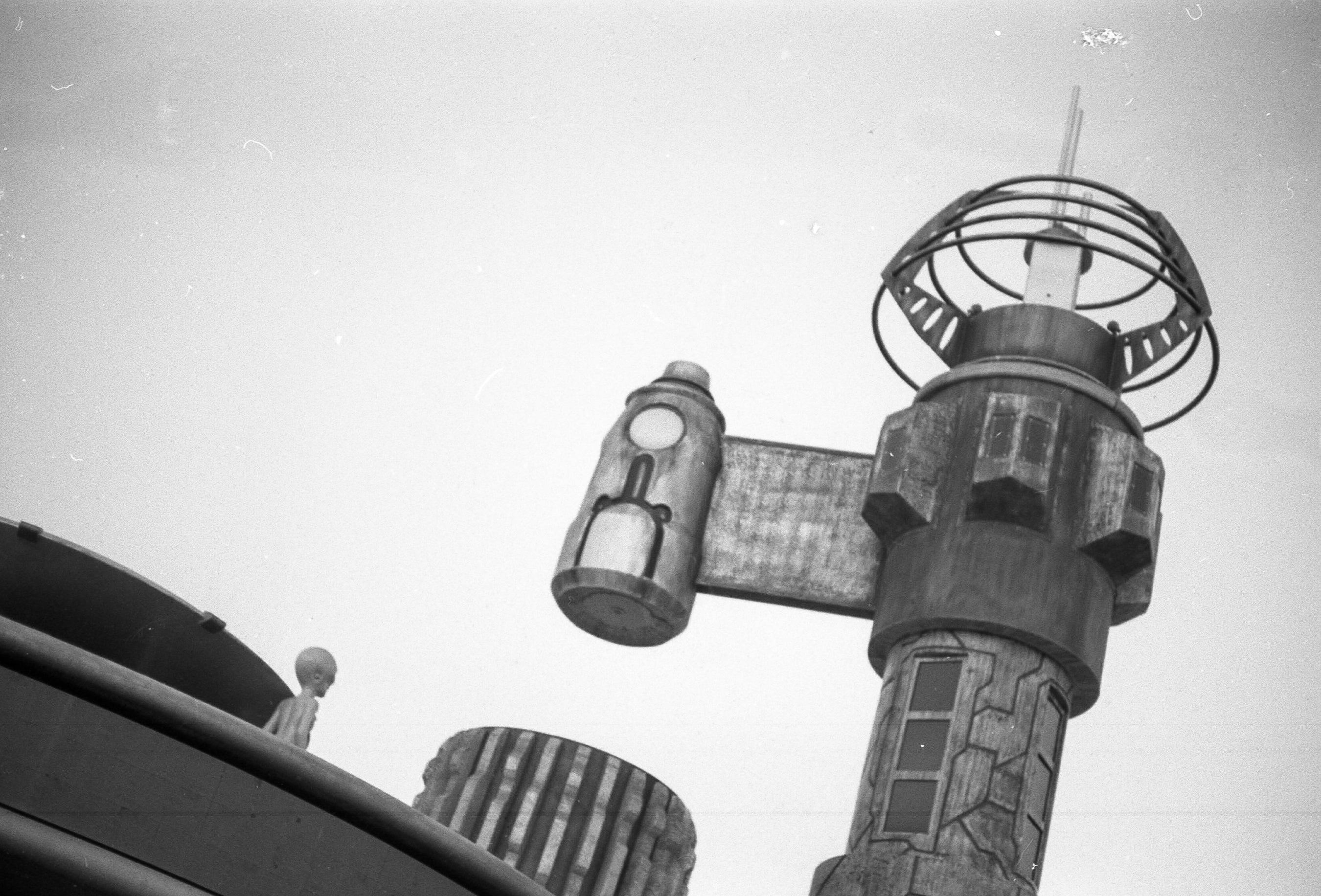 Alien Casino 35mm HP5