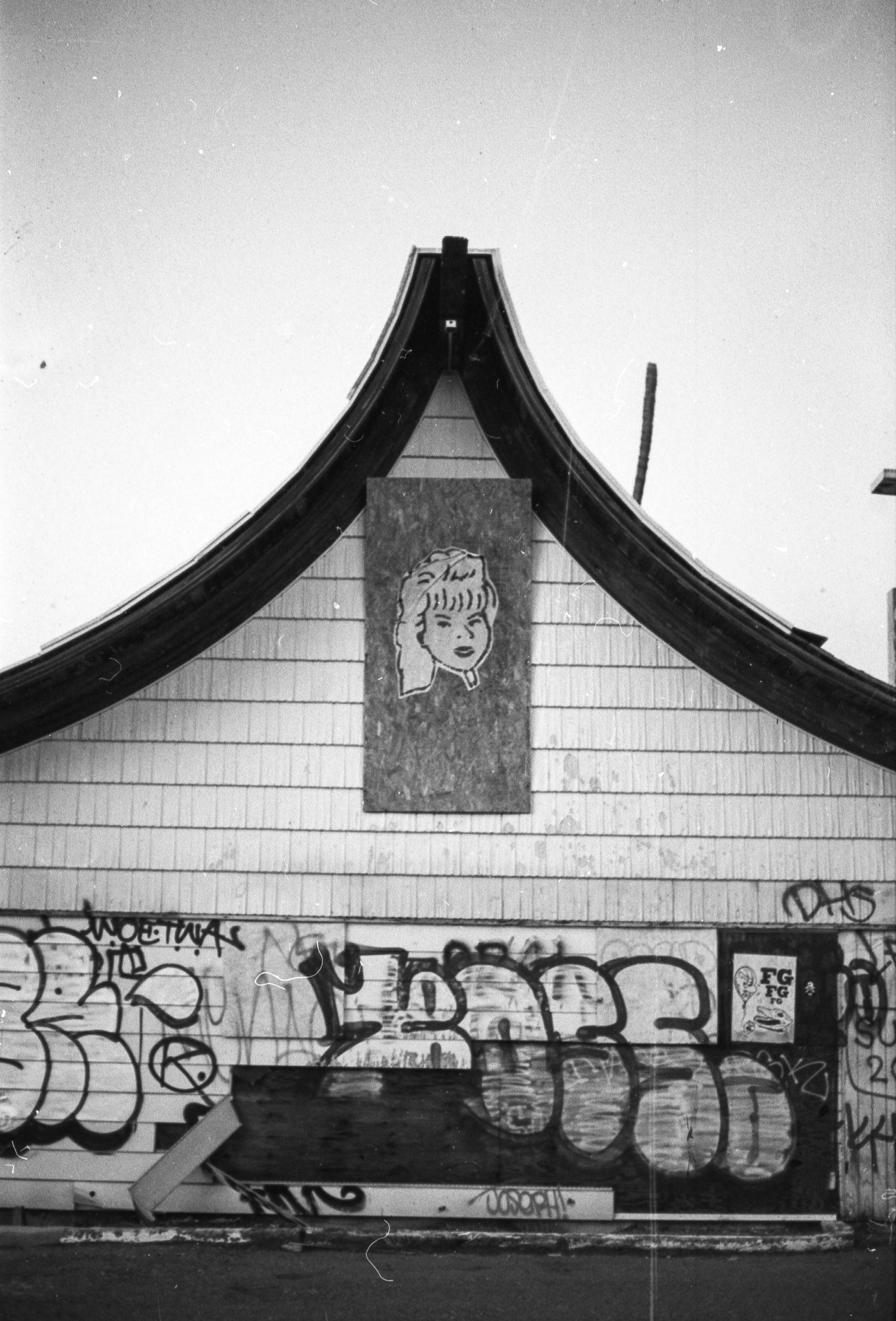 Alien Casino 35mm HP5